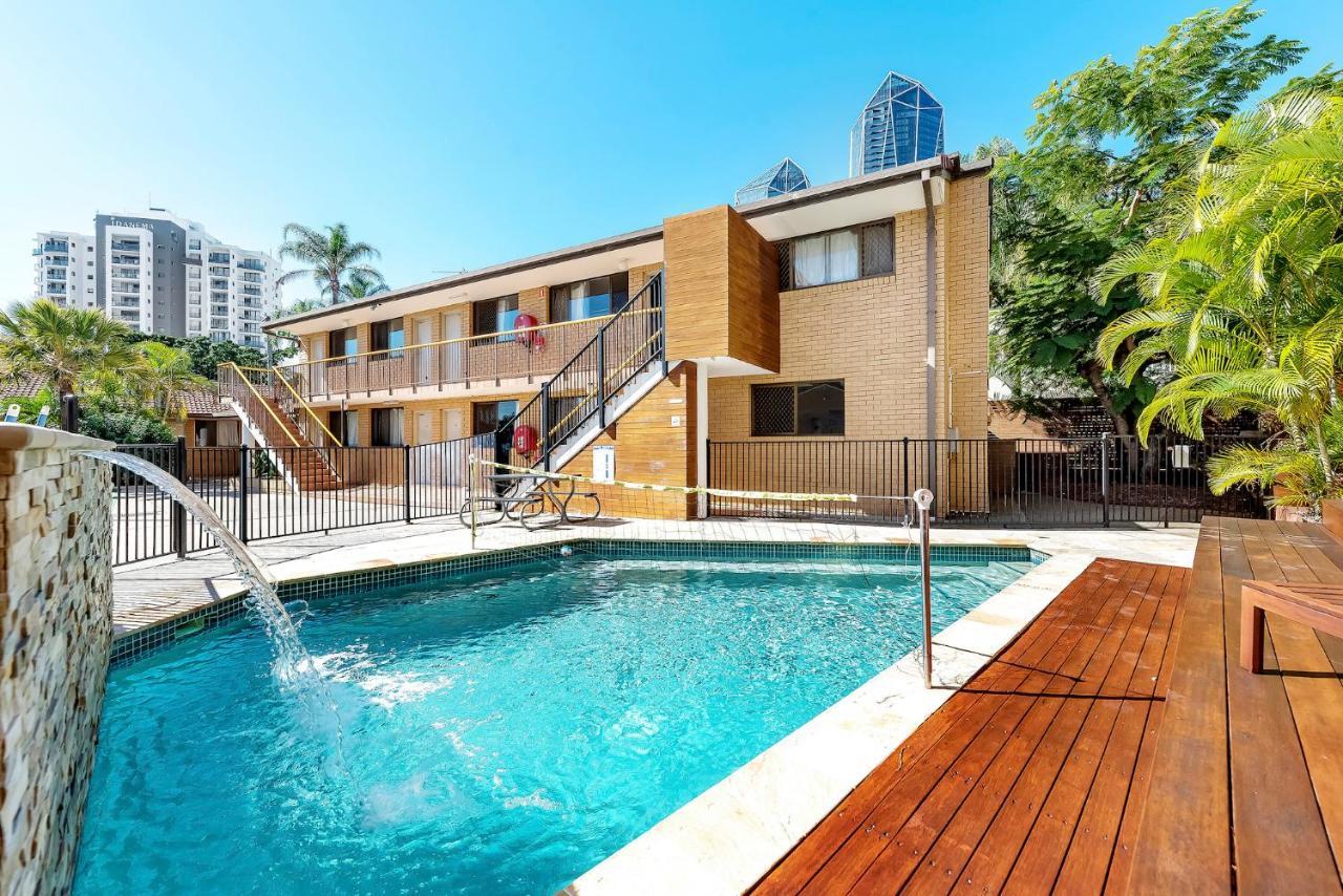 גולד קוסט Maxmee Backpackers Resort מראה חיצוני תמונה