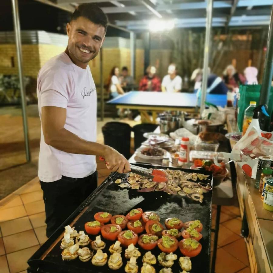 גולד קוסט Maxmee Backpackers Resort מראה חיצוני תמונה