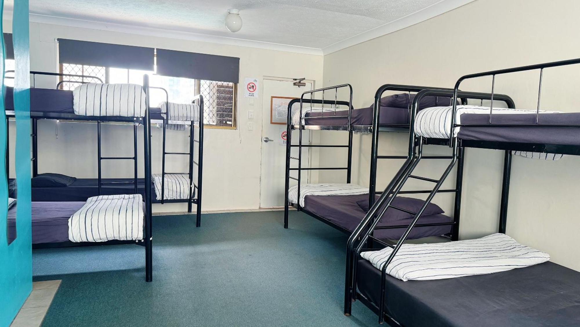 גולד קוסט Maxmee Backpackers Resort מראה חיצוני תמונה