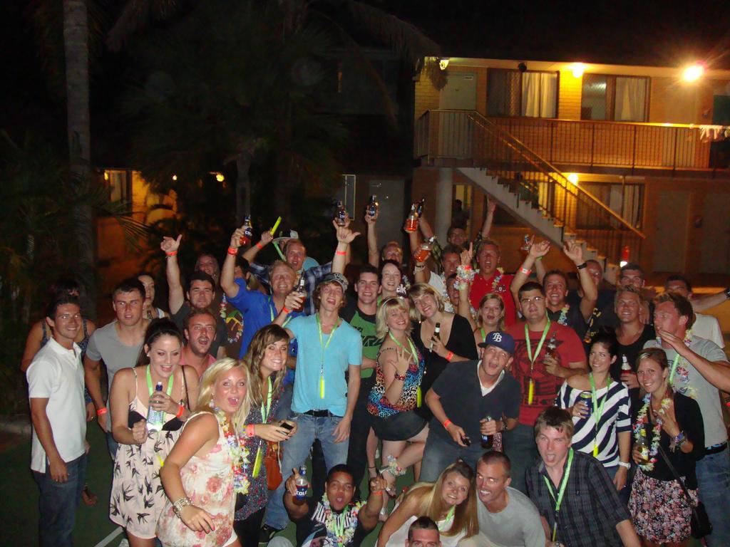 גולד קוסט Maxmee Backpackers Resort מראה חיצוני תמונה