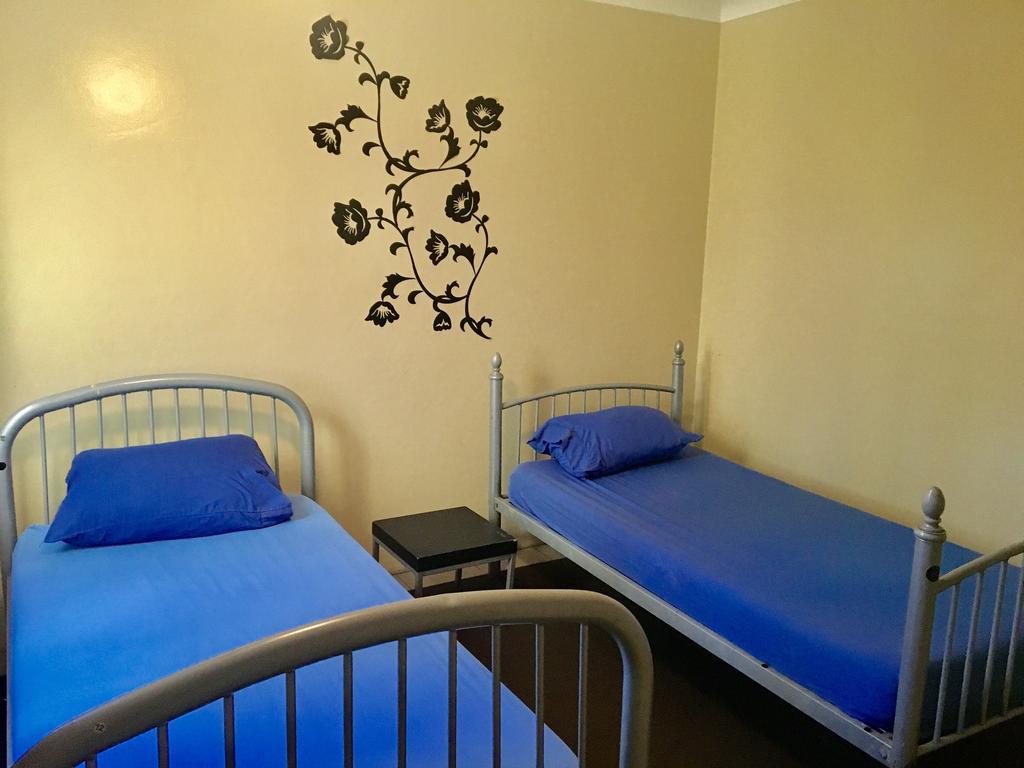 גולד קוסט Maxmee Backpackers Resort מראה חיצוני תמונה